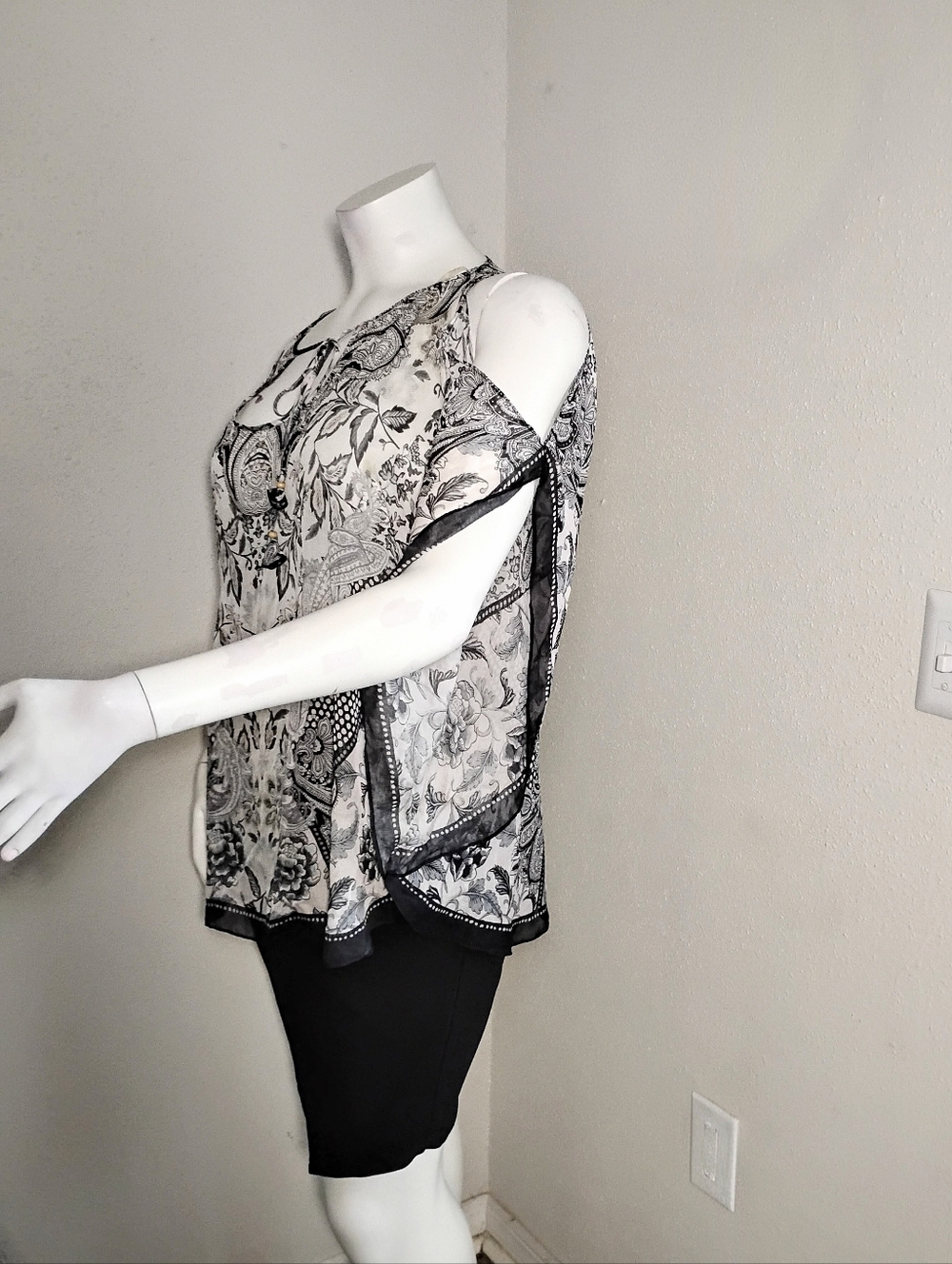 Hale Bob Black & White Paisley Cold-Shoulder Blouse